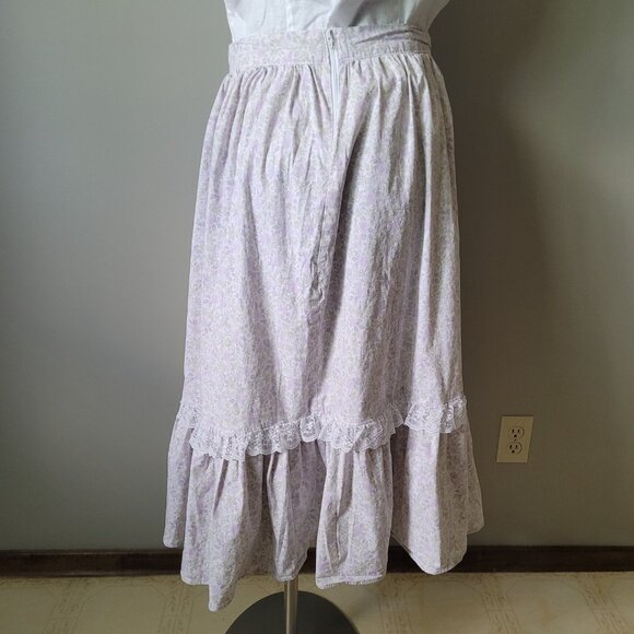 Handmade floral prarie skirt with lace trim - Picture 10 of 12